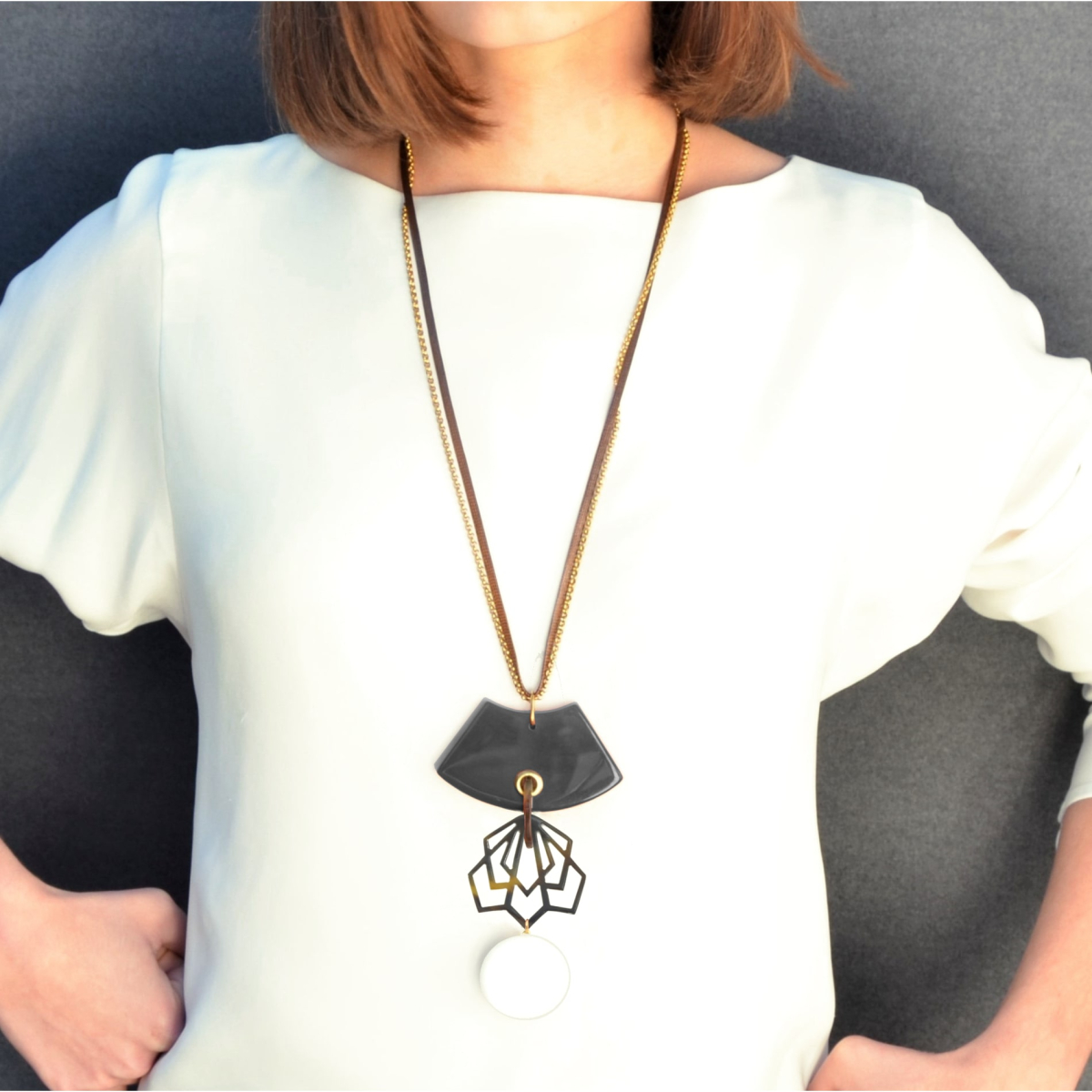 JILL OMYX JADE AND HORN NECKLACE