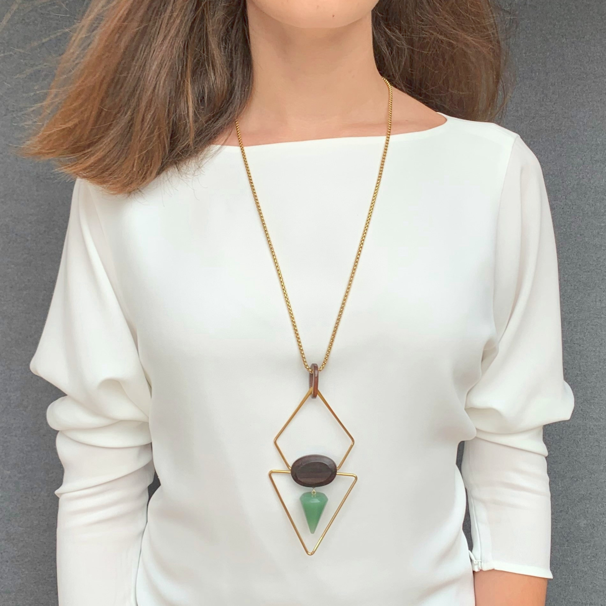 COLLAR MELISSA GEOMÉTRICO CON PIRÁMIDES DE JADE