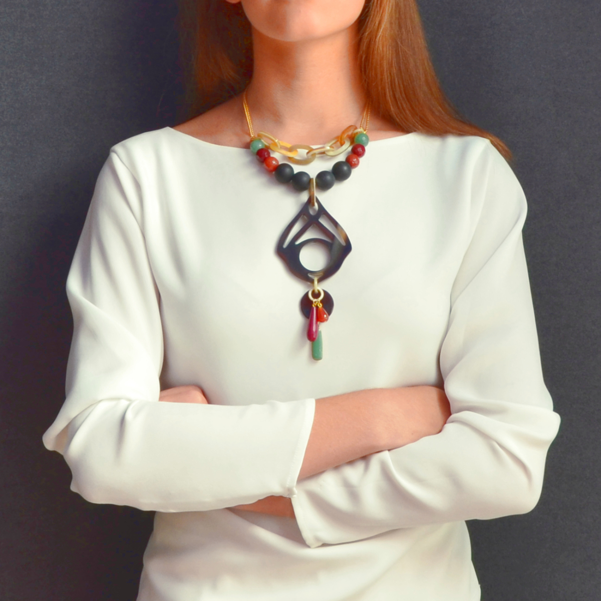 ATRIA NECKLACE IN PINK WITH HORN ARABESQUE