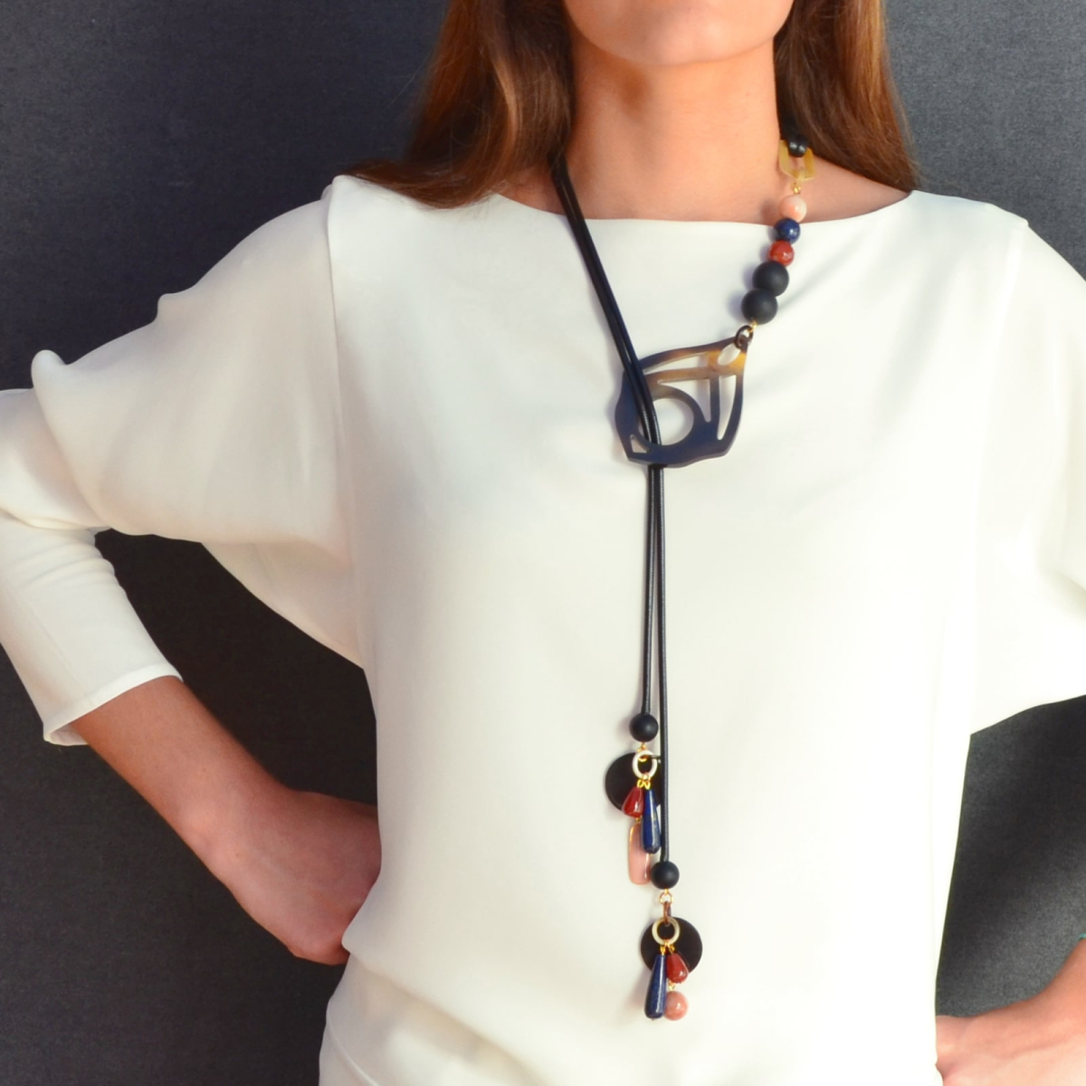 ATRIA NECKLACE IN TURQUOISE COLOR WITH HORN ARABESQUE