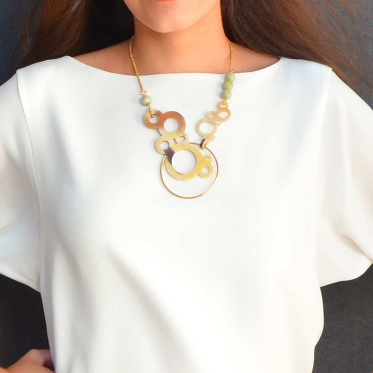 DARIA HORN BUBBLES  SHORT NECKLACE SOFT GREEN