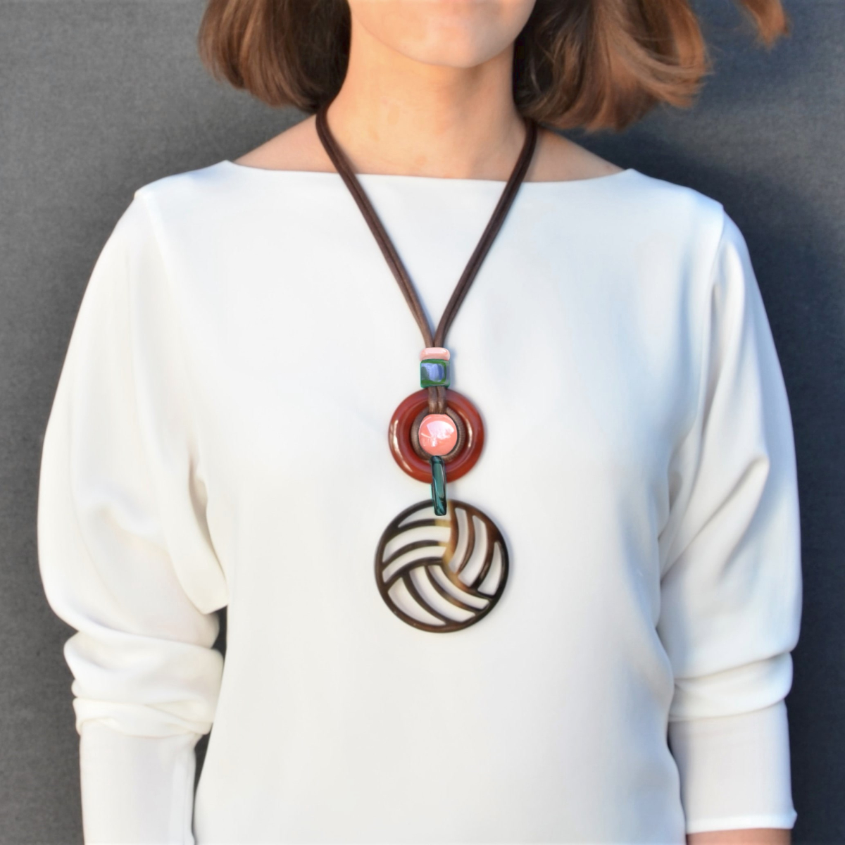 COPERNICO NECKLACE WITH CARNELIAN AND HORN PINK
