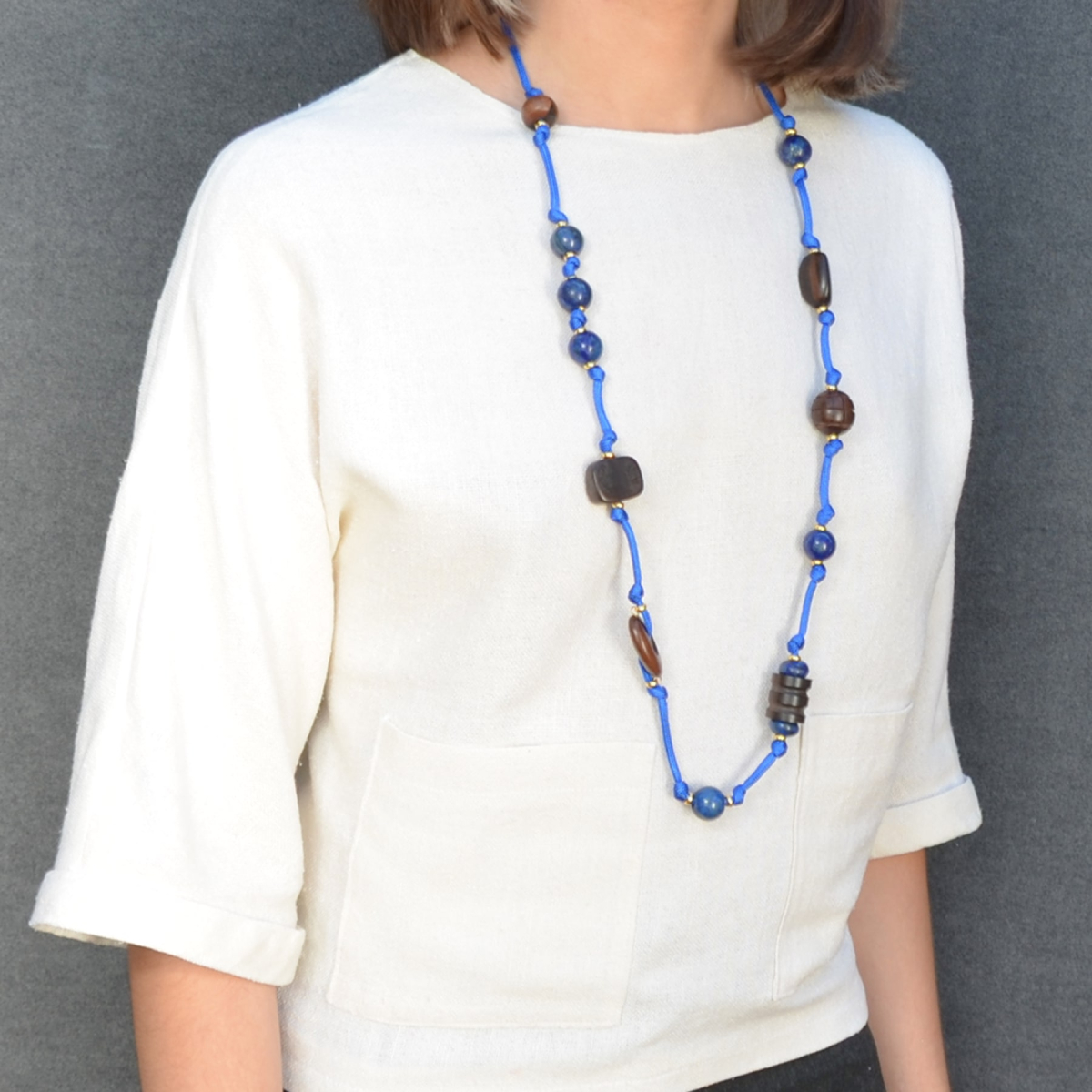 COLLAR LIVIA LARGO DE CORDÓN ANUDADO CON LAPISLÁZULI Y ÉBANO