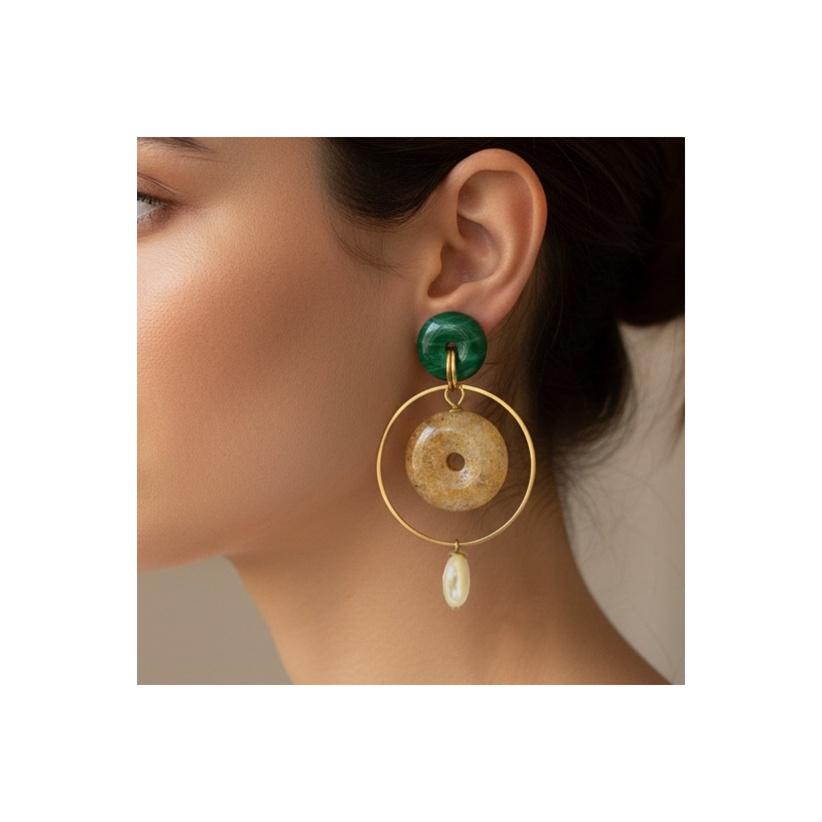 PENDIENTES 1143PA2 CON MALAQUITA, NÁCAR Y CORAL FOSILIZADO.