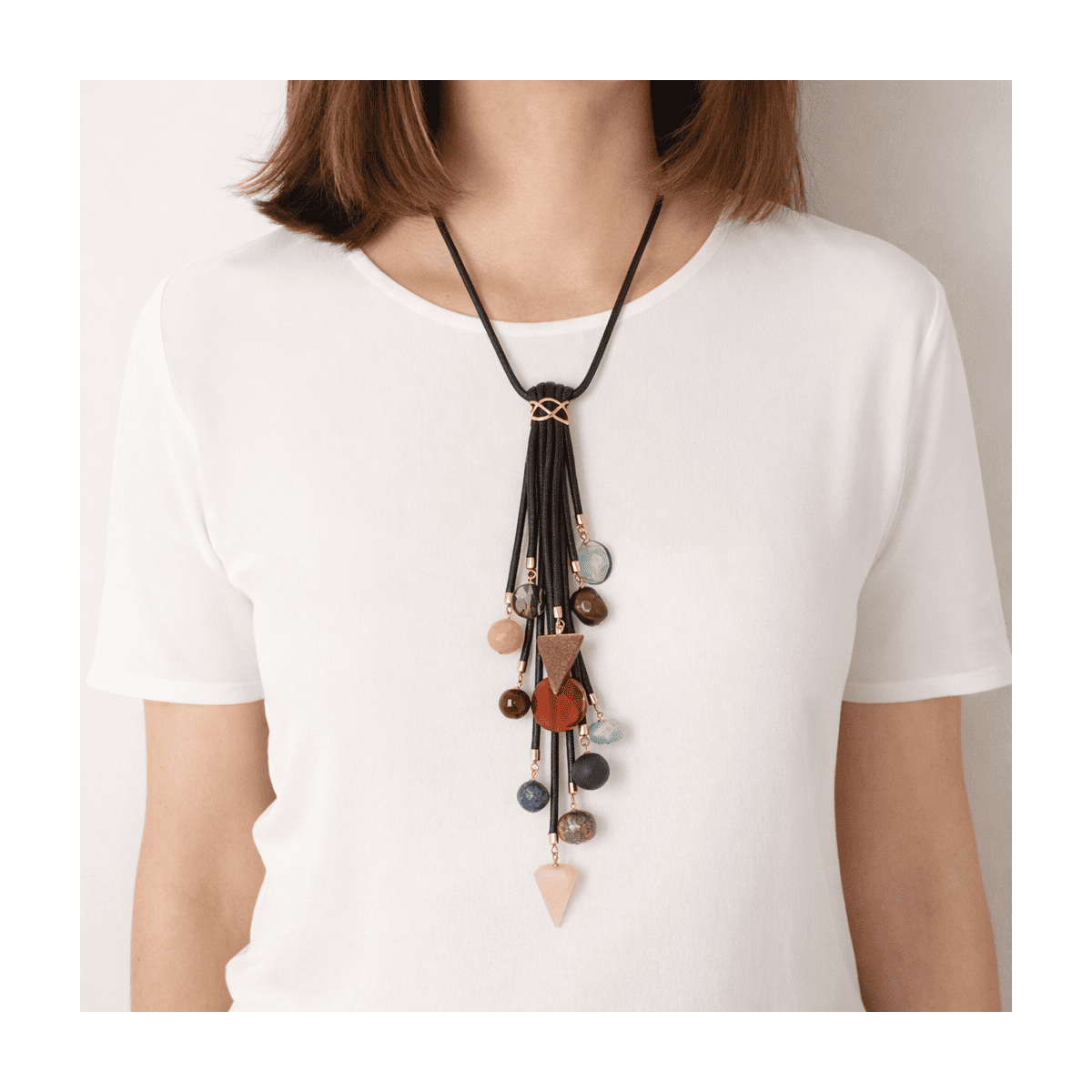 COLLAR AVA CON DOCE COLGANTES DIFERENTES –...